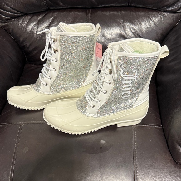 Juicy Couture Glitter Silver and Cream Winter Boots with lace at the front - Picture 4 of 13